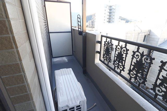 メゾンドレーヴナガオのバルコニー|お洗濯にも便利なバルコニー付き