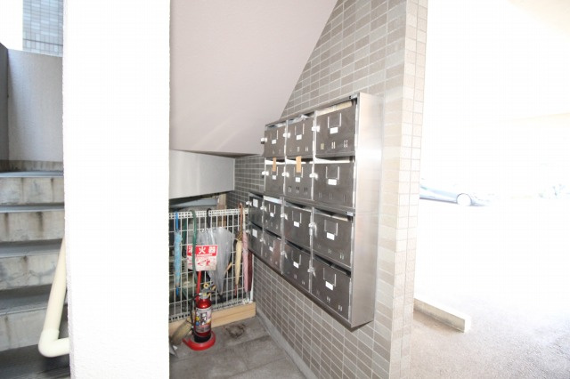 メゾンドレーヴナガオのエントランス|毎日通るエントランスはこのようになっています