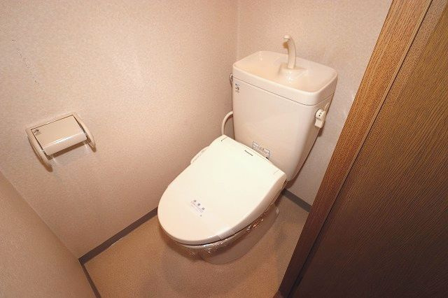 メゾンドレーヴナガオのトイレ|ゆったりとした空間のトイレです