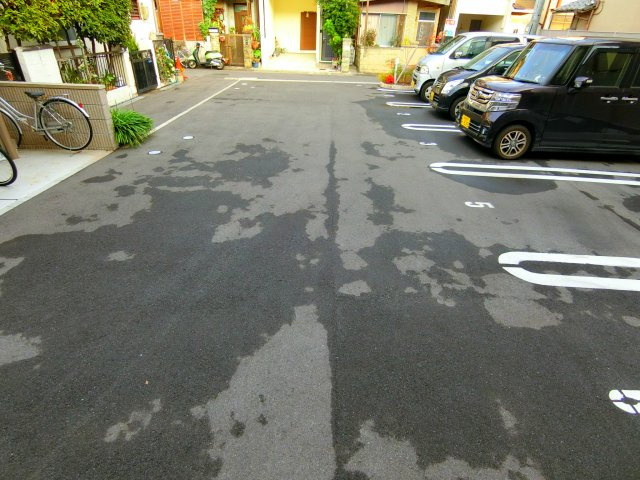 シャンノール北野田の駐車場