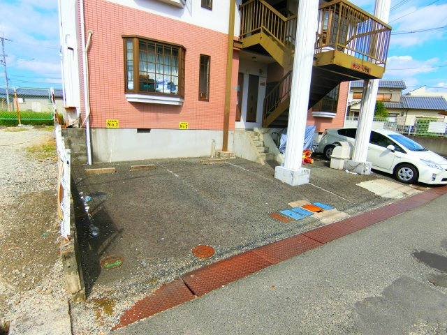 サンコート1号館の駐車場