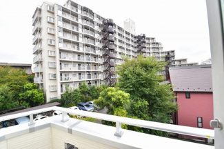 【展望】 | バルコニーからは開放的な景色が眺められます。