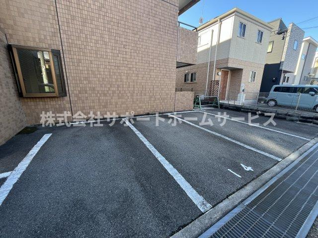 雄姿３の駐車場