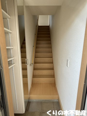 【玄関】 | ルクア近見 | 収納もある玄関です