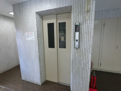 【その他共用部分】 | カーサ上大岡 | お買い物時やベビーカーの出し入れに便利なエレベーター付