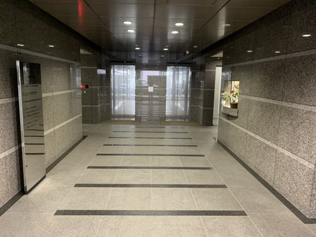 六番町ＳＫビルのエントランス