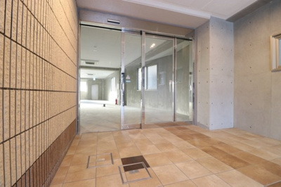 【エントランス】 | アルバース三萩野