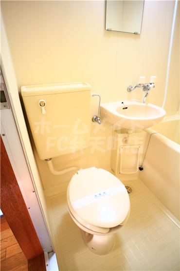 【トイレ】 | ジョイフルハイツ小谷 | 清潔感のあるトイレです