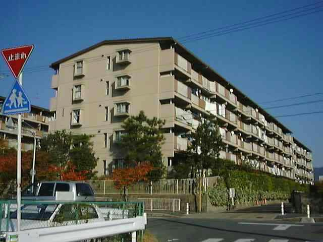 奈良三条町住宅2号棟の外観|キレイな外観です。