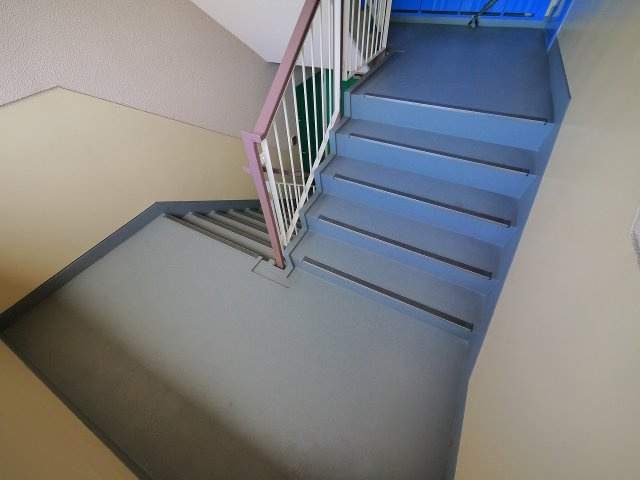 奈良三条町住宅2号棟のその他共用部分|共用階段です。