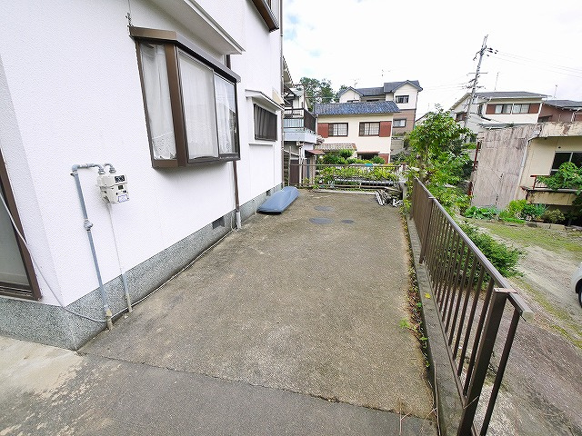 北新町テラスハウスの駐車場