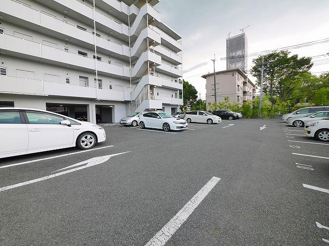 フェニックス明日香の駐車場|カースペースがあります