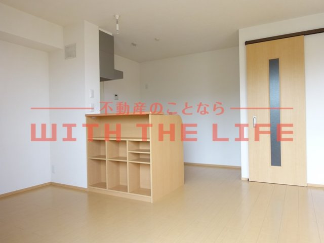 ハウスフリーデ五番館【キャッシュバック対象物件】の居間・リビング|ゆったり過ごせる居間です