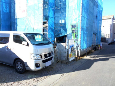 【駐車場】 | 伊奈町　内宿台　全2棟　2号棟　45坪　角地 | 4LDKとｲﾝﾅｰﾊﾞﾙｺﾆｰと駐車並列3台。内宿駅徒歩4分。2900万円以下。ローン相談大丈夫です。
完成前でも契約可能。