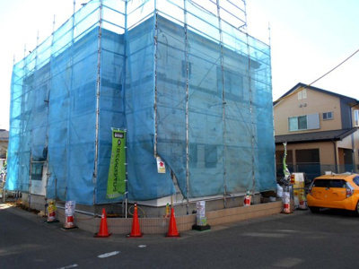 【外観】 | 伊奈町　内宿台　全2棟　2号棟　45坪　角地 | 4LDKとｲﾝﾅｰﾊﾞﾙｺﾆｰと駐車並列3台。内宿駅徒歩4分。2900万円以下。ローン相談大丈夫です。
完成前でも契約可能。