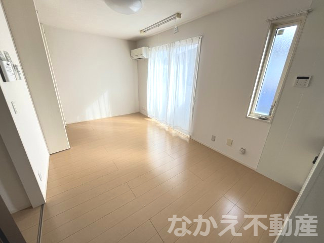 【居間・リビング】 | 開放的な寝室です