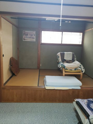 【内装】 | 岩美郡岩美町岩井中古戸建て | 二階の洋室には小あがりもあります