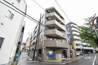 【外観】 | 大岡川のリバーサイドに位置し、穏やかな住環境！スーパーも至近にあり住環境良好です。
独立性の高い洋室はワークスペースとしても活用できます◎