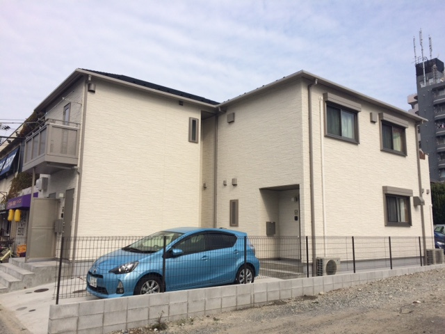 横須賀市根岸町３丁目のアパートの外観