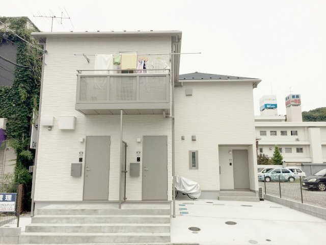 横須賀市根岸町３丁目のアパート