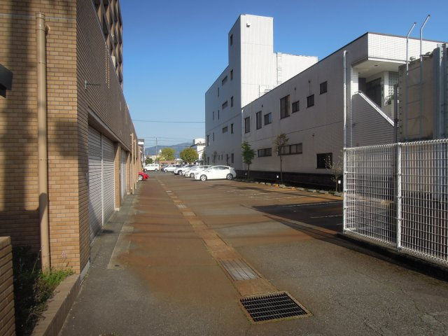 アパガーデンコート米松の駐車場