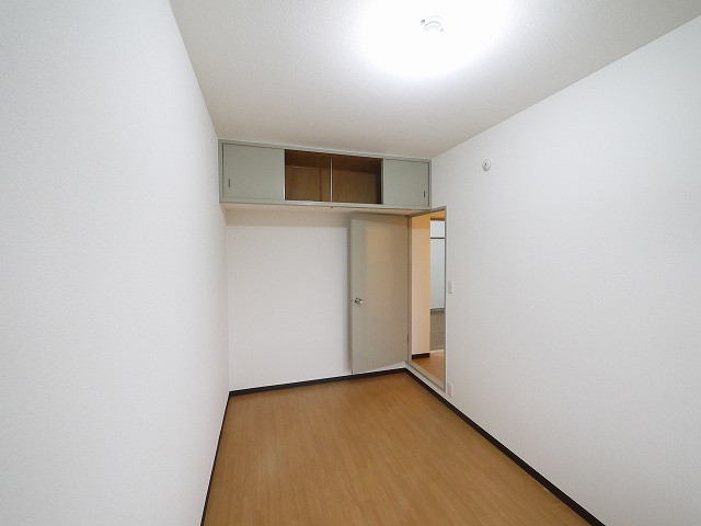 坂田マンションの寝室|落ち着いて過ごせるお部屋なので、寝室にいかがでしょうか