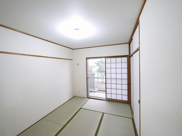 坂田マンションの寝室|開放的な寝室です