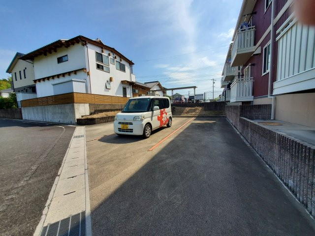 クリアムールAの駐車場