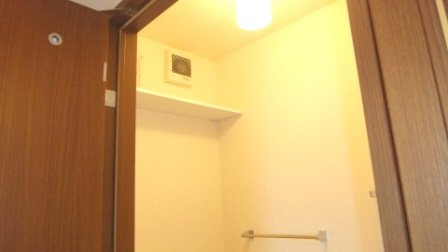 クリアコートのトイレ|お手洗いには収納棚が有ります