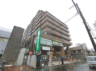 【外観】 | 5階住戸で東南向き、陽当たり・眺望良好です。
初期費用を抑えられる家具・エアコン付。