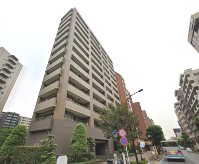 【外観】 | クレストラフィーネ大森駅前 | 京浜東北線「大森」駅徒歩3分！駅近ならではの便利な住環境も魅力的です。
匂いが居室につきにくい独立キッチン採用。収納力のあるWIC設置♪
