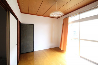 【居間・リビング】 | クィーンハイツ | ゆったりとしたリビングです