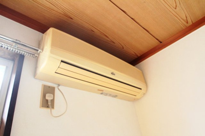 【設備】 | クィーンハイツ | リビングにあります