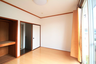 【寝室】 | クィーンハイツ | 使い勝手のいい寝室です