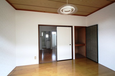 【居間・リビング】 | クィーンハイツ | ゆったり過ごせるリビングです