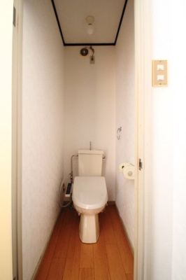 【トイレ】 | クィーンハイツ | 温水洗浄便座付き