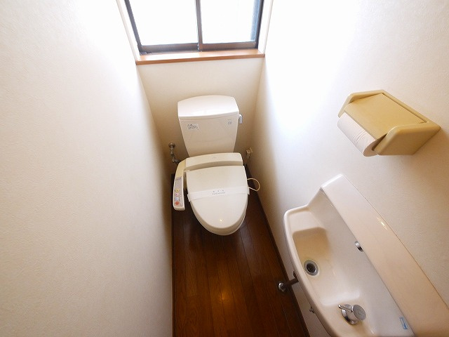 木津清水貸家のトイレ