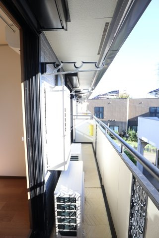 武蔵野市桜堤２丁目のアパートのバルコニー