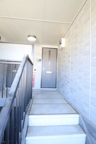 武蔵野市桜堤２丁目のアパートのロビー