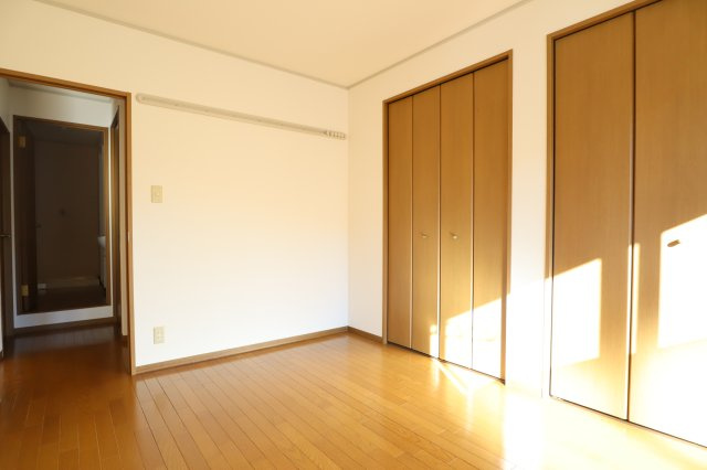 武蔵野市桜堤２丁目のアパートの洋室