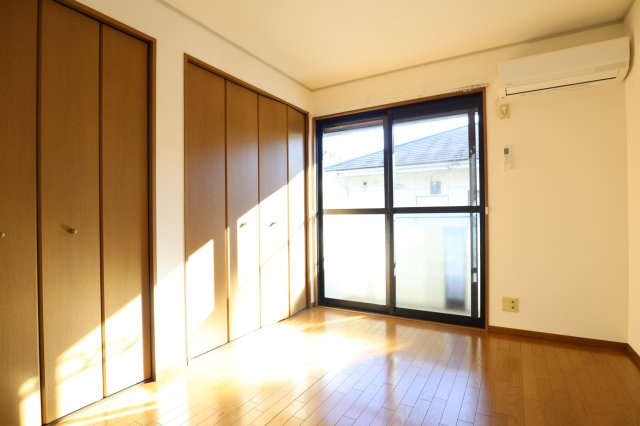 武蔵野市桜堤２丁目のアパートの寝室