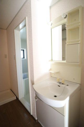 武蔵野市桜堤２丁目のアパートの洗面所