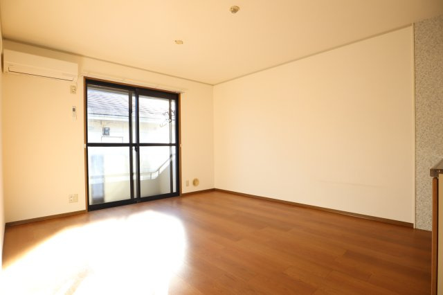 武蔵野市桜堤２丁目のアパートの居間・リビング