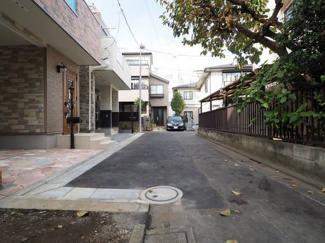 【前面道路含む現地写真】 | 交通量は少なく、小さなお子様にも安心の道路です。