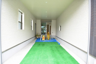 【駐車場】 | シャッター付のガレージです。セキュリティ対策も充実。