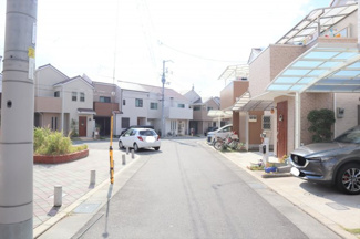 【前面道路含む現地写真】