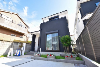 【外観】 | 現地見学や資料請求などお気軽にお問合わせ下さい。
周辺環境とあわせて現地ご案内致します。