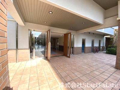 【エントランス】 | コートヴィラージュ平野