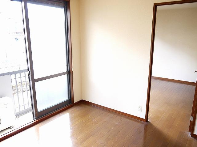 サニーサイドＣの洋室|広々とした洋室です