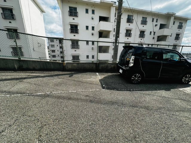 上高丸厚生年金住住宅の駐車場